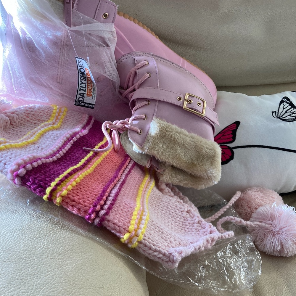 Women Pinks Boots & Hat